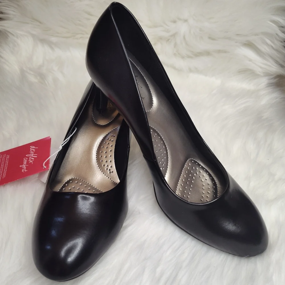 Classic Black Heels ๐ Pumps 9.5 Wide - Picture 4 of 10